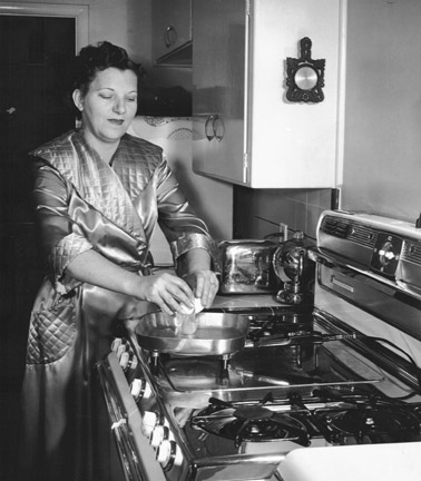 1950's Pink Electric Sunbeam Can Opener.  Retro pink kitchens, Pink  kitchen, Vintage kitchen accessories