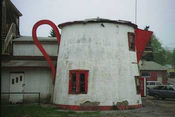 Coffee Pot shaped building in Bedford, Pennsylvania