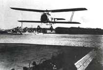  The Hanriot 3C2 landing on the aircraft carrier Bearn 